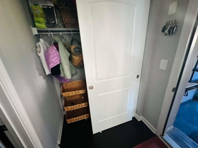 Building Photo - 8035 Stiner Grv