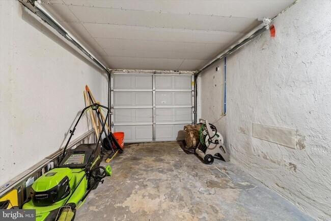 Building Photo - 273 Westbrook Dr