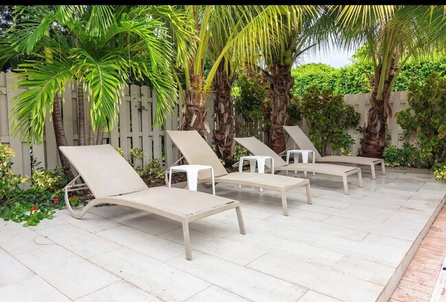 Building Photo - 1311 Monroe St