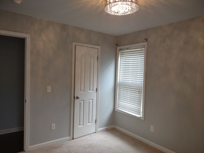 Building Photo - Fantastic Three Bedroom Home in Lexington!