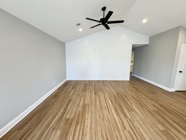 Building Photo - Charming 3-bedroom home ready to welcome its first family!