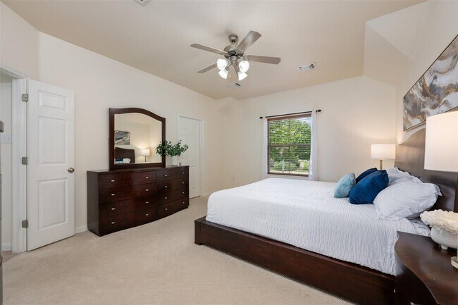 Building Photo - 112 Bearing Cove