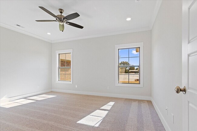 Building Photo - NEW Move in Ready Home!