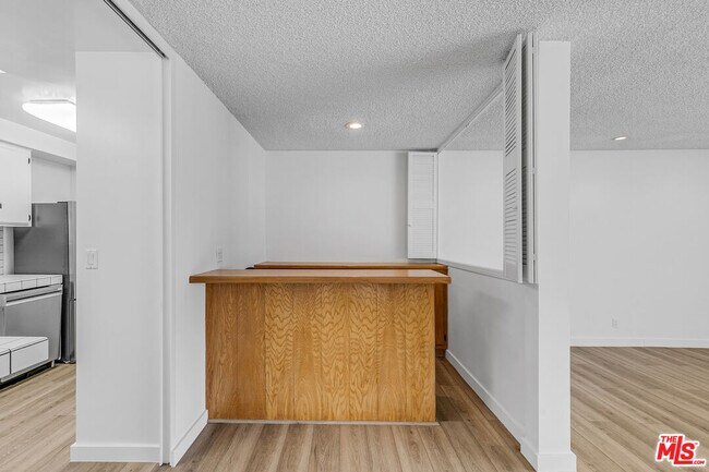 Building Photo - 825 S Gretna Green Way