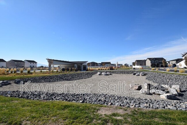 Building Photo - 2964 S 2500 W St