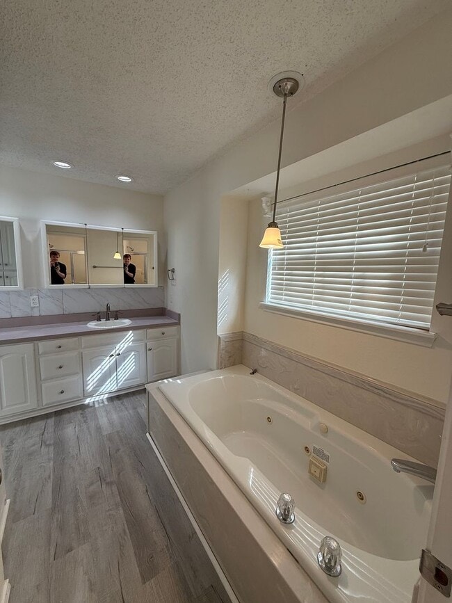 Building Photo - 4 Bed Brick Home! Zia School District! - Pets Welcome!!!