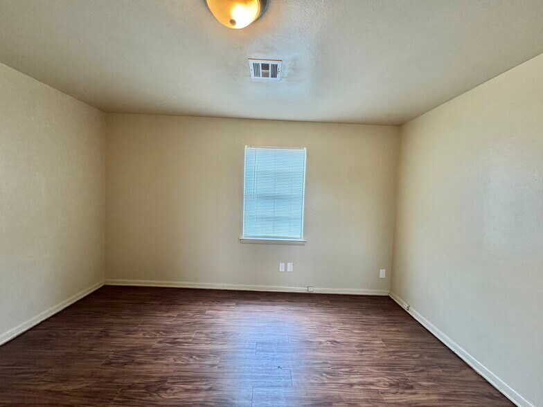 Building Photo - 444 Babb Dr