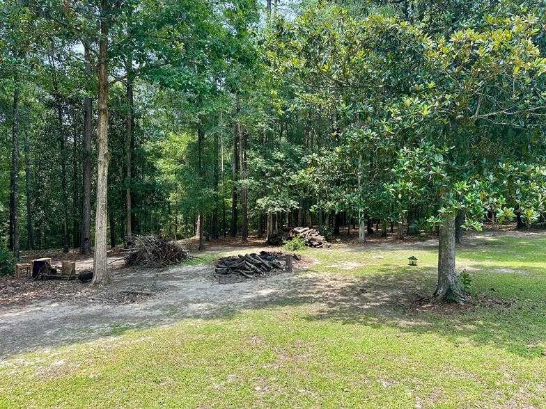 Building Photo - 54 Hardwood Hollow Rd