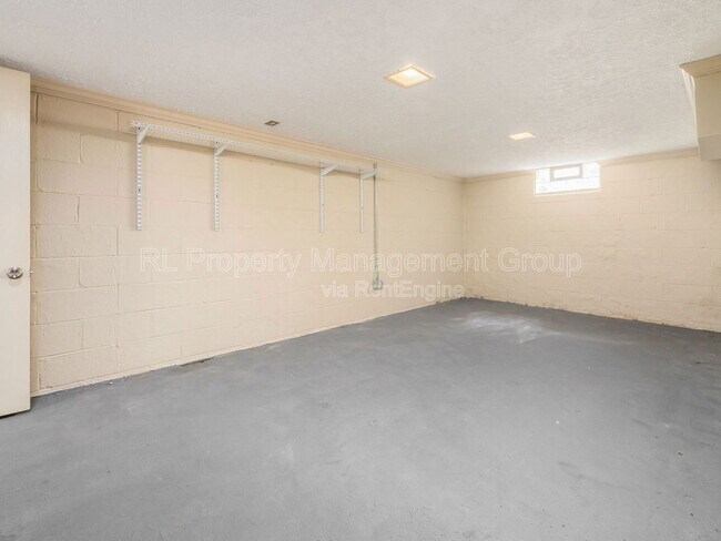 Building Photo - 925 S Chesterfield Rd