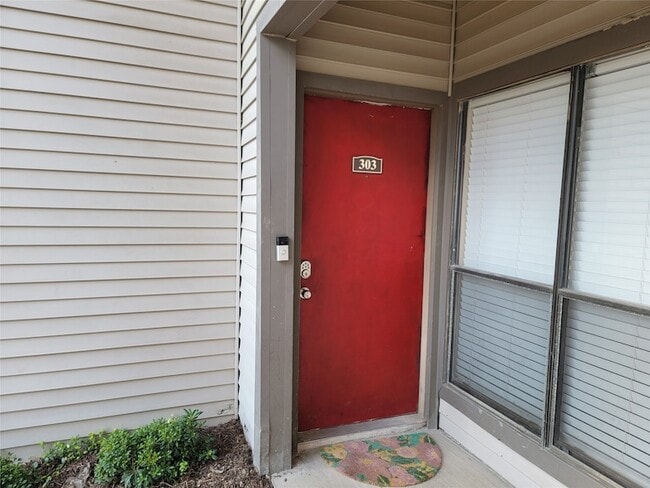 Building Photo - 2025 Augusta Dr