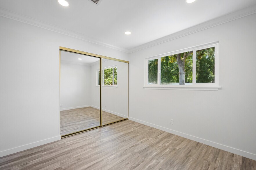 Building Photo - 575 Winona Way
