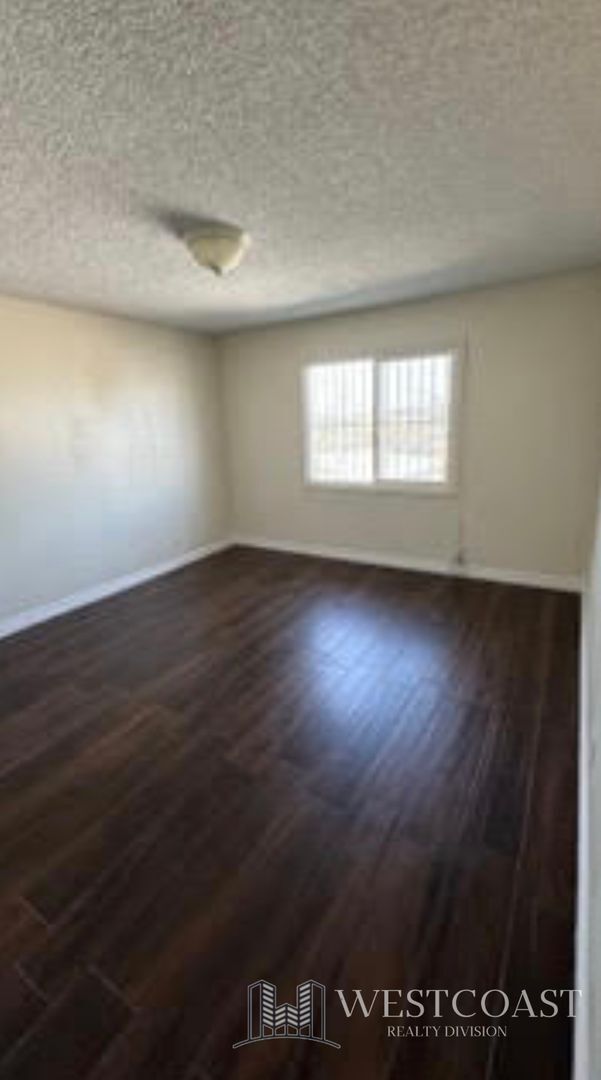 Building Photo - 1041 W Reeve St