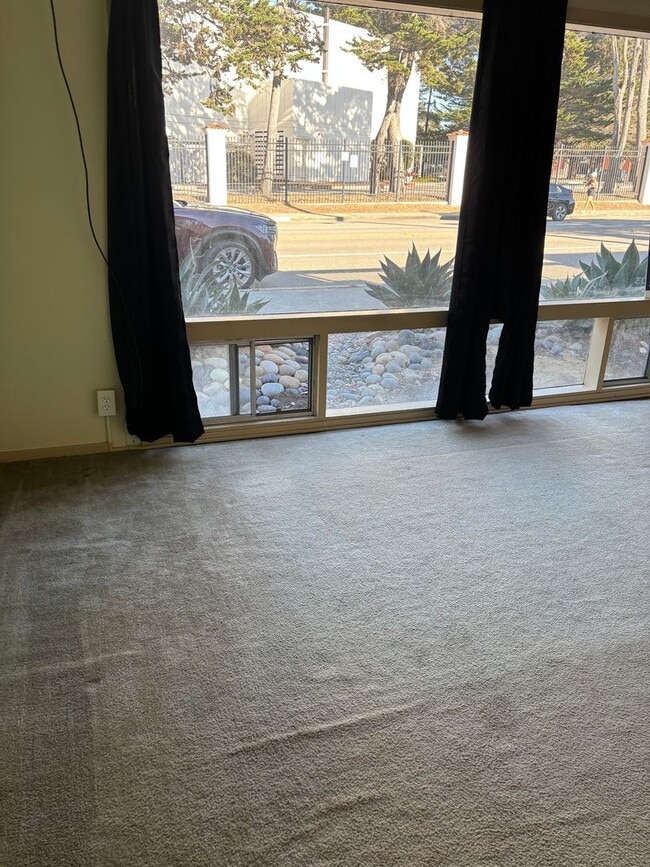 Building Photo - 1 Bedroom Apartment Across from NPS!