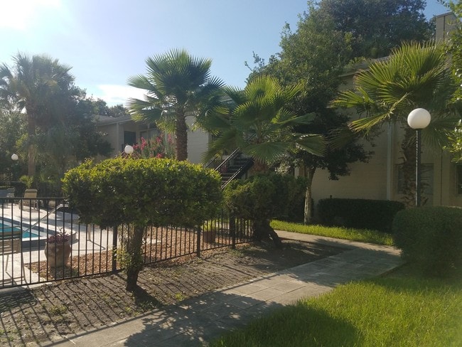 Building Photo - 2043 Dunsford Terrace