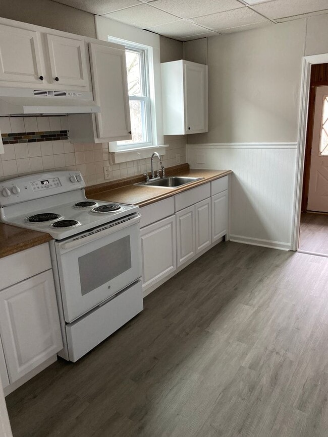 Building Photo - 137-137 Birkett St