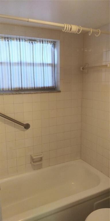 Building Photo - 9340 Lagoon Pl