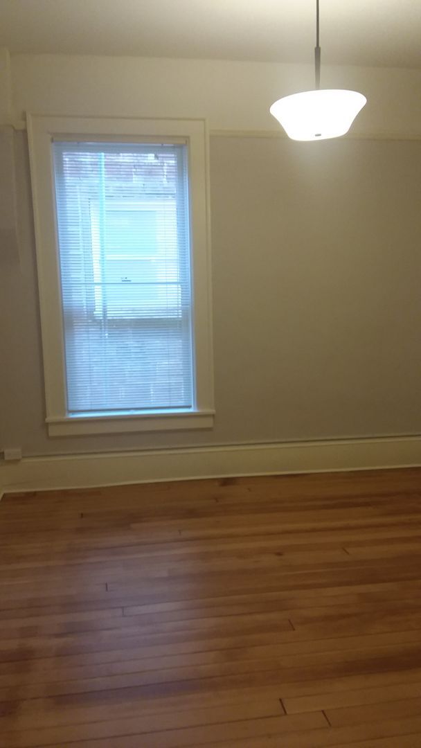 Building Photo - Beautiful 1 bed/1 bath apartment with tons of charm!