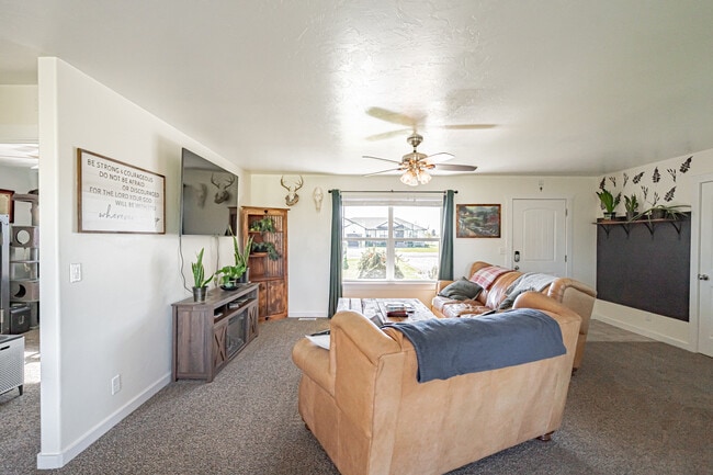 Building Photo - 416 W 260 N