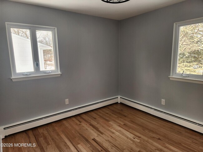 Building Photo - 883 Roundtree Dr