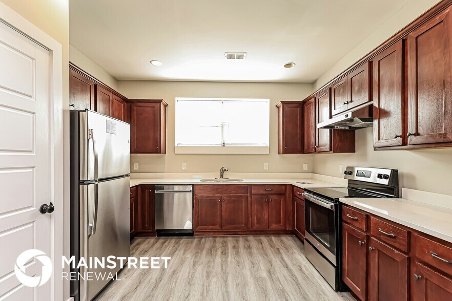 Building Photo - 20450 Castle Ridge Cir