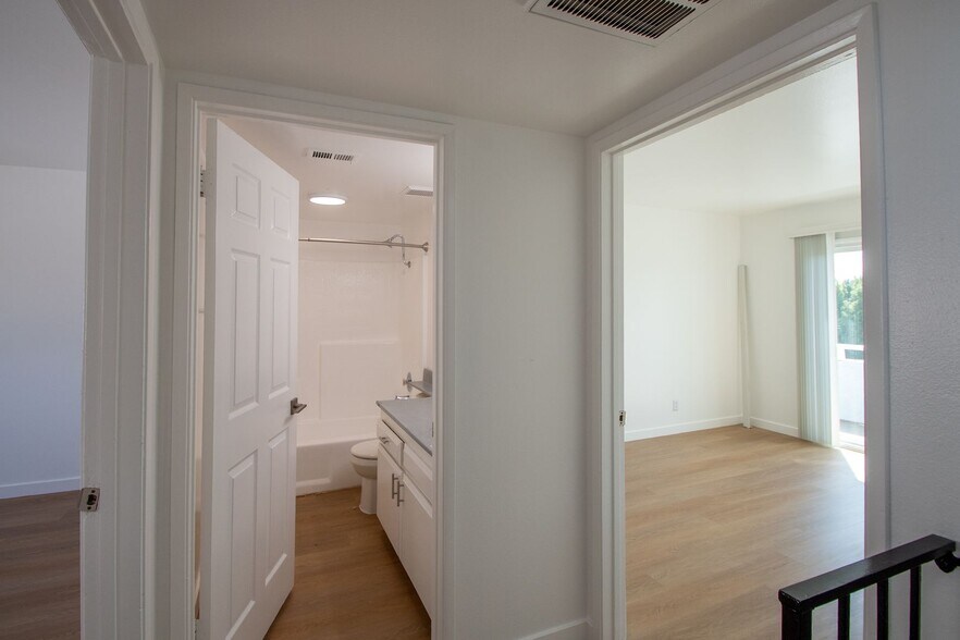 Building Photo - 5340 Whitsett Ave