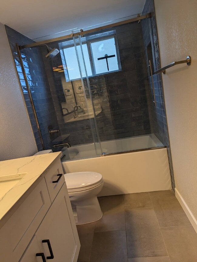 Building Photo - Fully Updated Littleton Home with Mountain...
