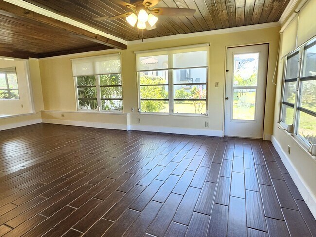 Building Photo - Venice Island – North of Venice Ave - Annual Single Family Home– Minutes from Venice Beach, Mains...