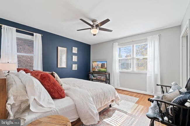 Building Photo - 110 E Rosemont Ave