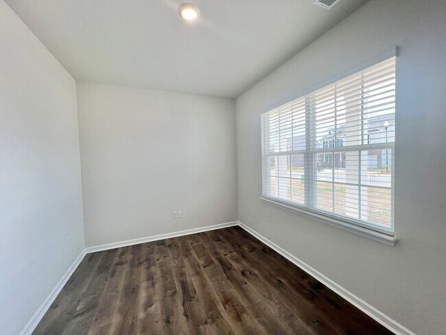 Building Photo - **OFFERING WAIVED APPLICATION FEES & $200 ...