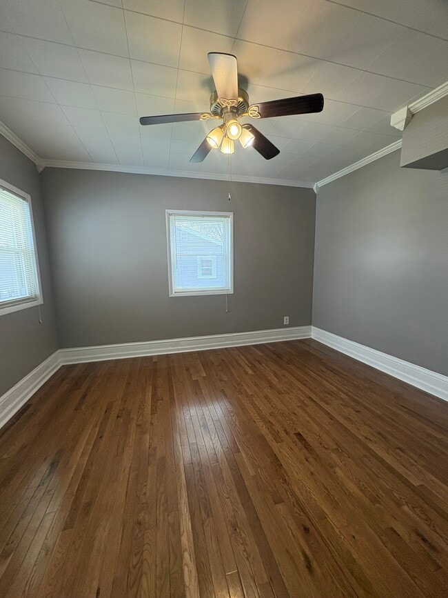 Building Photo - 645 Forest Ave