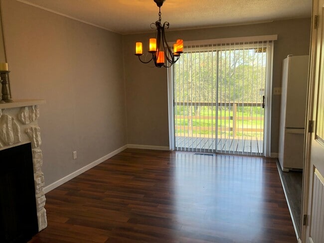 Building Photo - 3 Bedroom 2.5 Bath Home in the country!