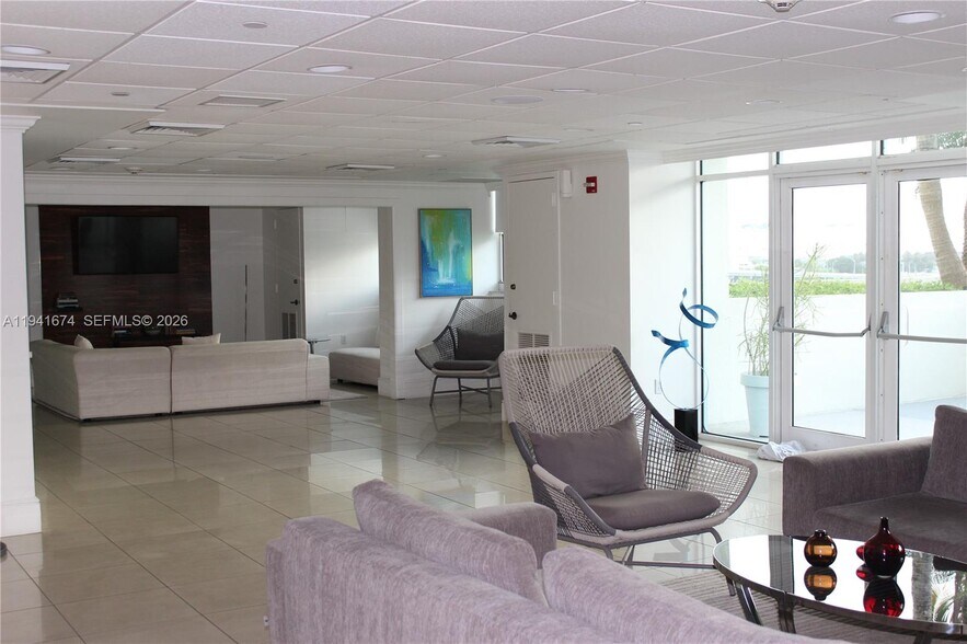 Building Photo - 650 West Ave