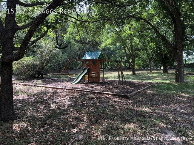 Building Photo - Nice home on lots of land!