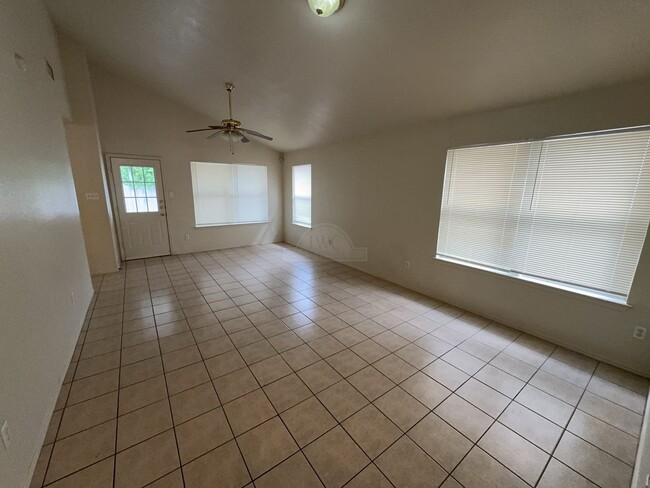 Building Photo - 1604 Grey Fox Trail