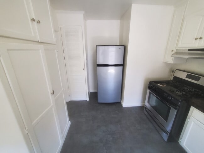 Kitche - 1306 Manhattan Beach Blvd