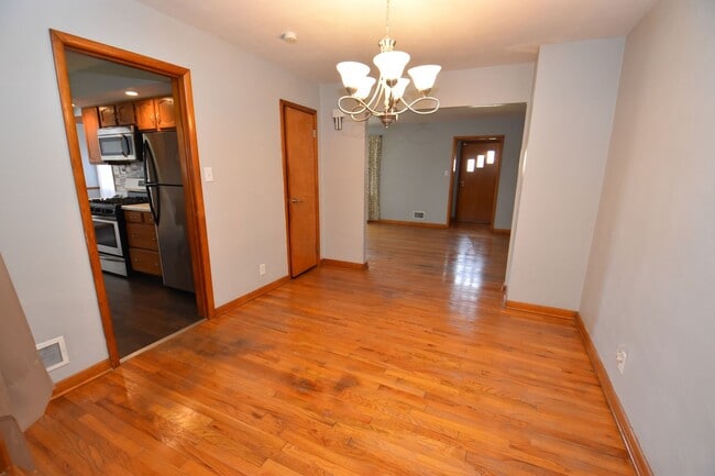 Building Photo - Upgraded Ranch Style Home in South Bend, IN