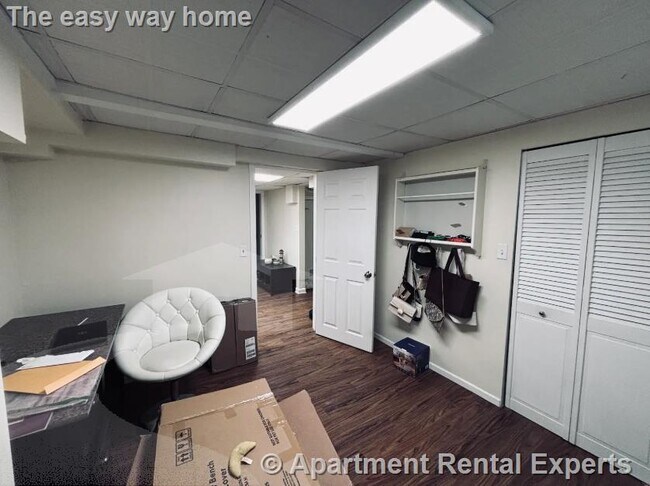 Building Photo - 10 Wallace St