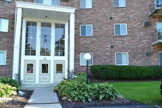 Building Photo - Chagrin Falls condo for rent