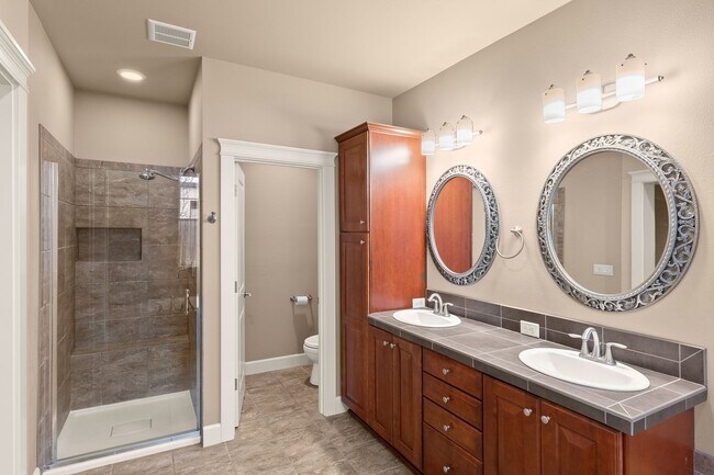 Building Photo - Luxury 3-bedroom, 3.5 Bath Row Home for Rent in Villebois Village Center