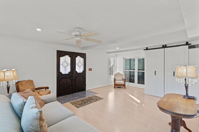 Building Photo - 611 Church St