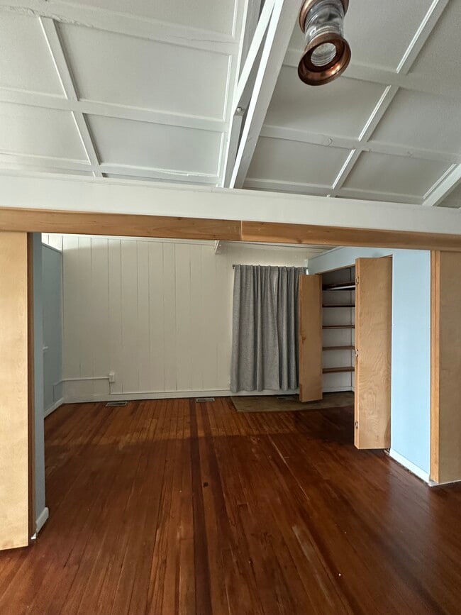 Building Photo - 852 Beach Rd