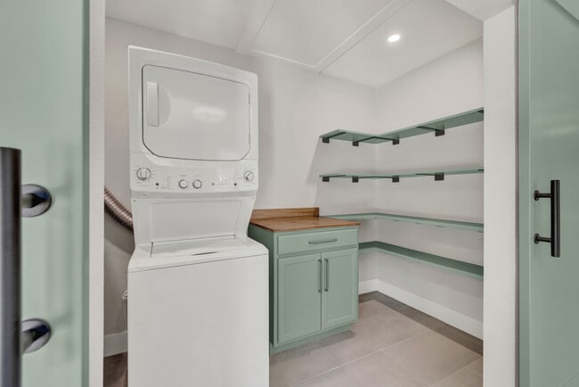 Building Photo - 1017 W Martin Luther King Dr