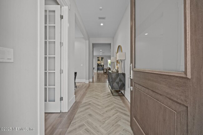Building Photo - 372 10th St