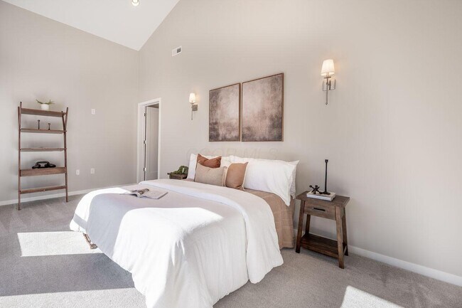 Building Photo - 598 Lathrop St