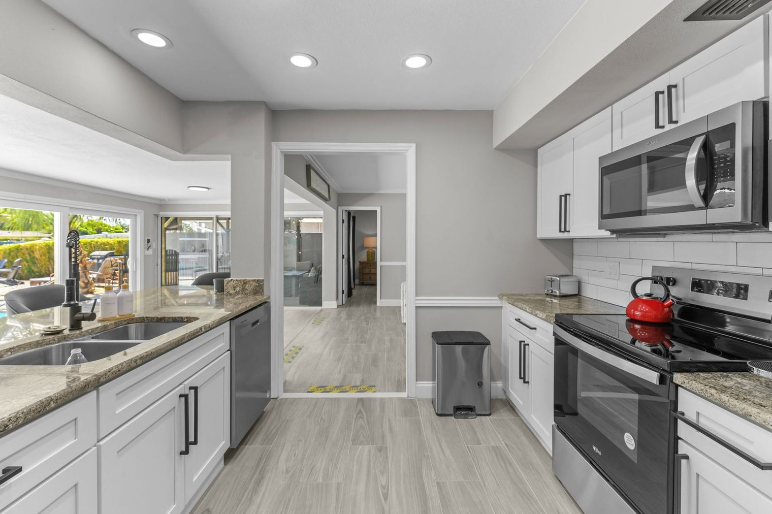 Building Photo - 3921 Americana Dr
