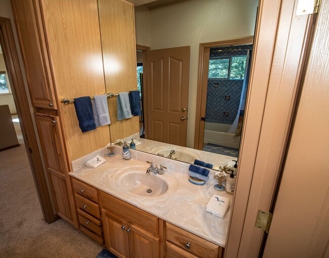 Building Photo - Beautiful home for rent in Galena Forest