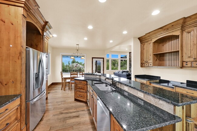 Building Photo - 3573 N Elkview Dr