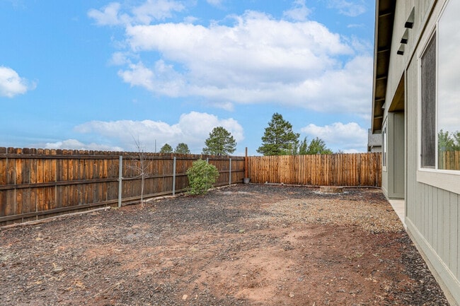 Building Photo - 12281 Pegasus Rd