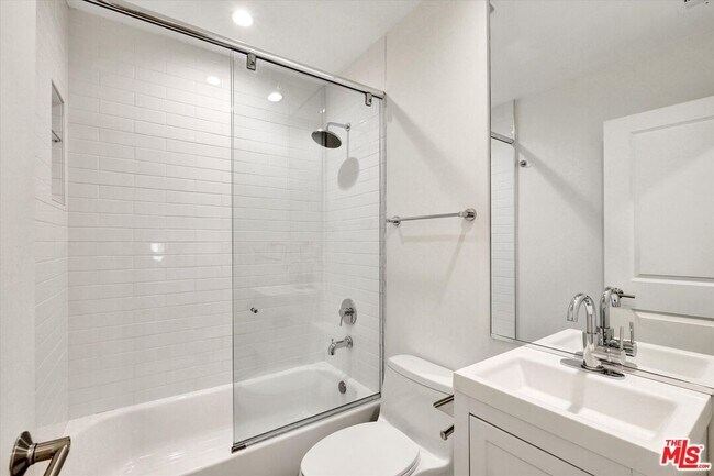 Building Photo - 5400 W 82nd St