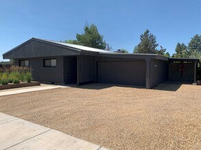 Building Photo - 3 Bed 2 Bath Single level FULLY FURNISHED